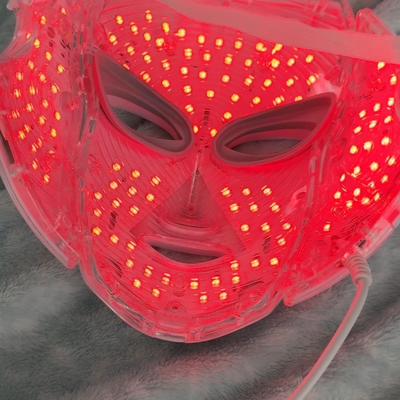 Omni glow face mask - Picture 3 of 3